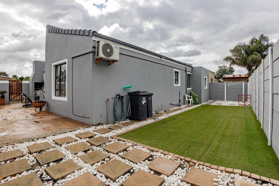 3 Bedroom Property for Sale in Uitzicht Western Cape